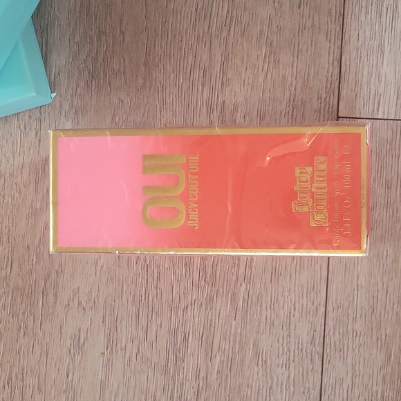 Juicy Couture OUI Eau de Toilette And Free Gift (DSquared) - Picture 3 of 6